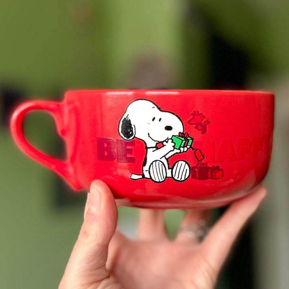 Large Crimson Red Peanuts Snoopy Kitchen Soup Collectible Mug "Be Happy" - Picture 1 of 5